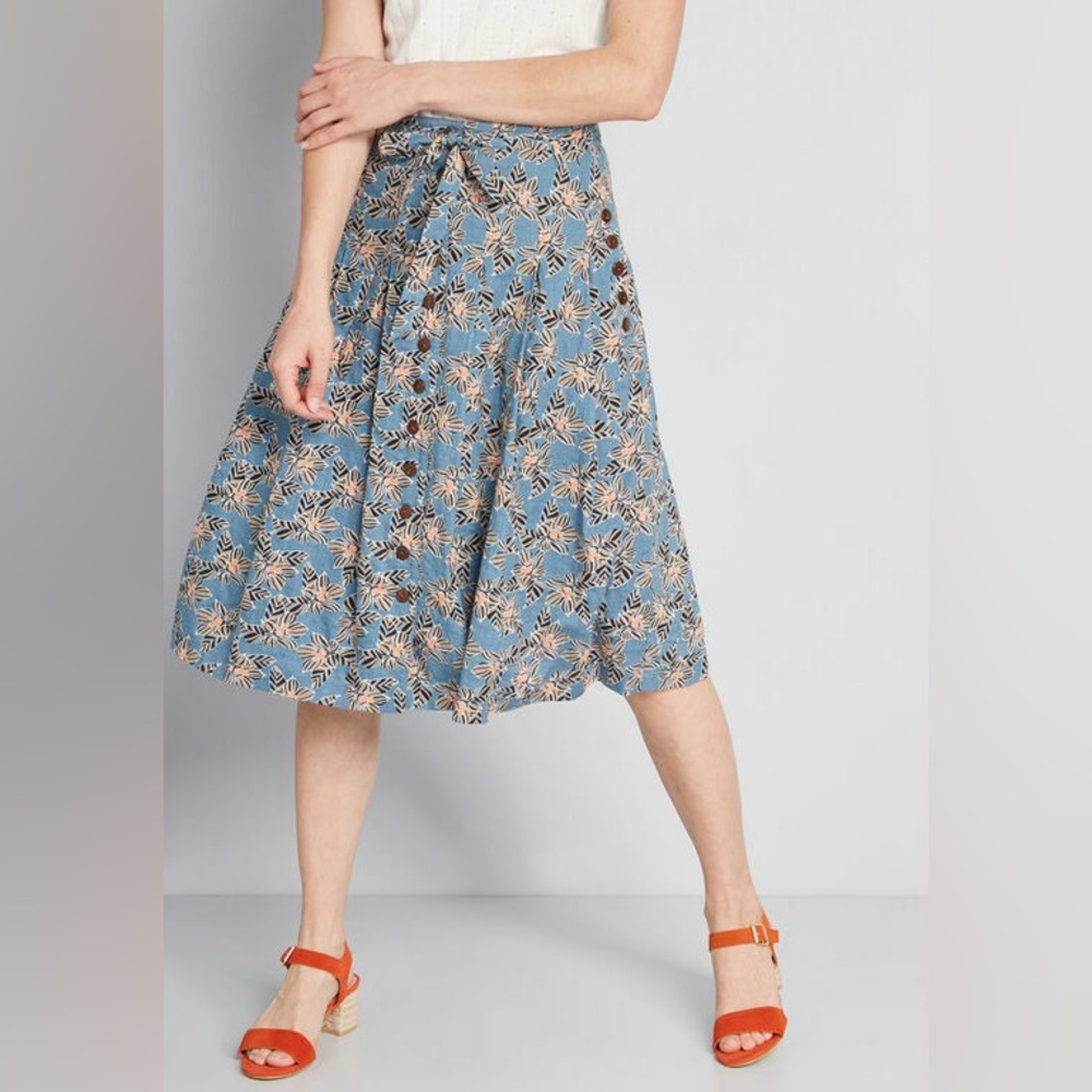 Modcloth Bring to Life Light Blue Floral Pleated Skirt Size 14